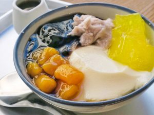 こちらは本場・台湾の豆花。屋台やカフェ、専門店など台湾には豆花を味わえる店が多くあります