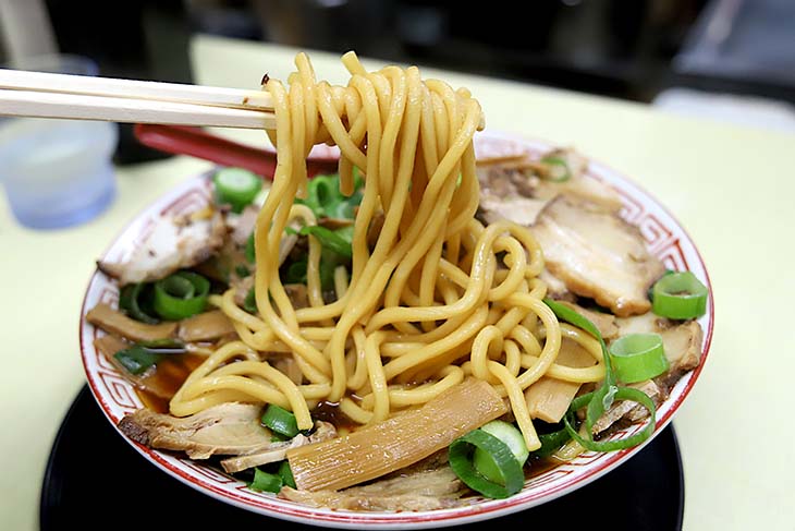 太麺好きにも刺さるラーメンなのが高井田系