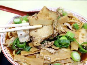 ボリュームが加速する実直正統派なトッピングのメンマとチャーシュー [食楽web]