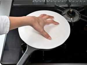 焼いた餃子をそのままお皿に移しやすいサイズ