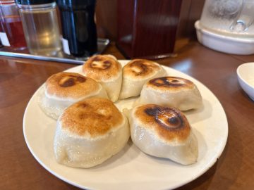 リアル口コミから探す東京・餃子の旨い店。『曽さんの店』の焼き小籠包みたいな手延べ餃子とは？