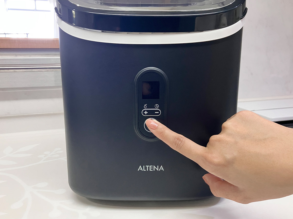 パネル式製氷を採用しており、硬くて溶けにくい透明な氷を短時間で作ることができます