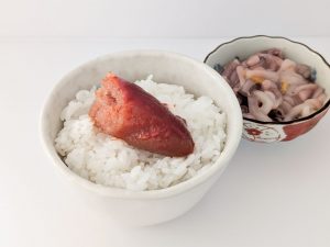 ピリっと刺激的な明太子は、お酒のおつまみにも。塩辛は柚子の香りが爽やかな上品
