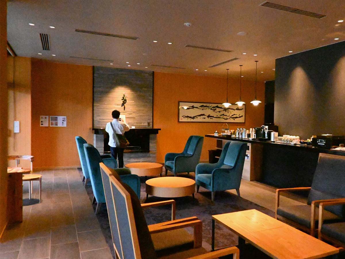 ラウンジ磐座。コーヒーやおもてなしのドリンク、おやつなどが楽しめる