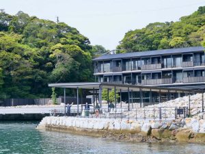 行き帰りには和やかなスタッフがお出迎え。