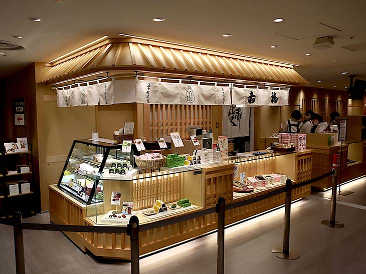 なんばの地下にかなり広々とした赤福のお店が誕生