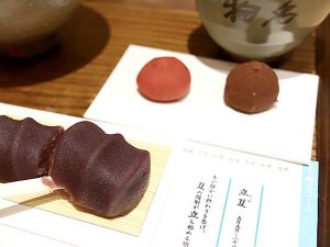 赤福餅（2個）と抹茶800円、燦 いちご餅・チョコ餅 400円