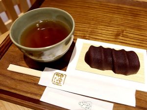 2個だけ乗った赤福のカワイイ姿