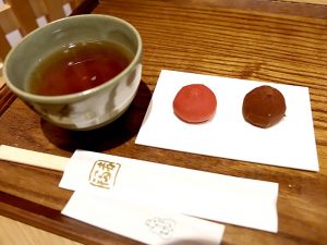 今回初めて見かけたアレンジ商品の「燦」。赤福の和洋菓子ブランド「五十鈴茶屋」の商品