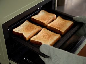 食パンは1度に4枚焼くことが可能。“外カリ中モチ”に焼き上げてくれます。