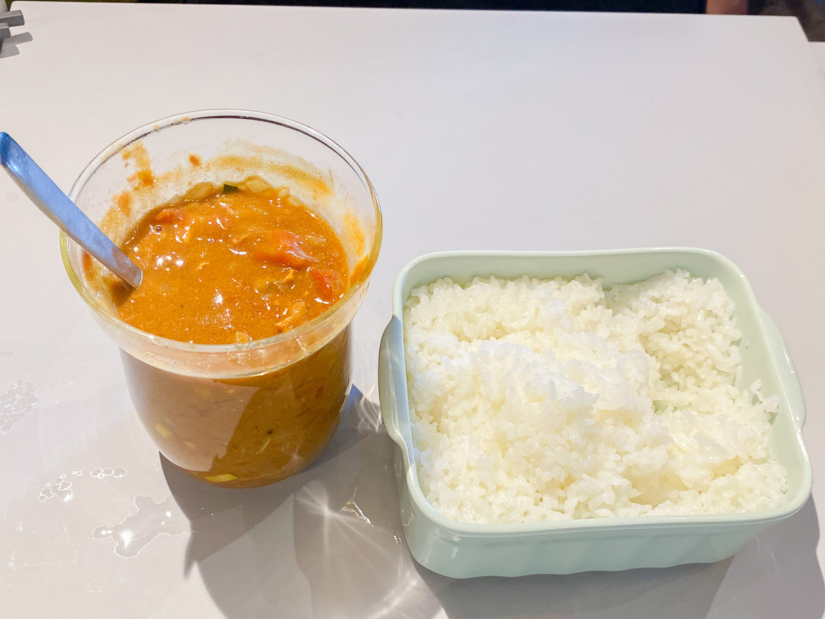 ご飯は別売りのセラミック容器で炊ける