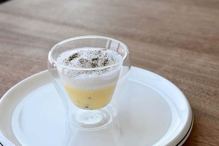 アミューズの「とうもろこしのブルーテ」
