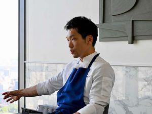 「おいしい料理に重要なのは温度。お皿もソースも提供するギリギリまで温め、冷たい料理や盛り付けに関しても同じ。そこは本当に徹底しているところです」