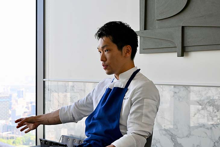 「おいしい料理に重要なのは温度。お皿もソースも提供するギリギリまで温め、冷たい料理や盛り付けに関しても同じ。そこは本当に徹底しているところです」