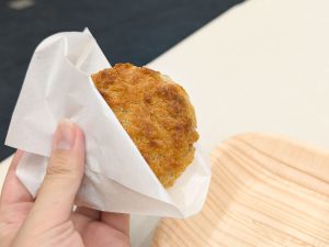 油の中で衣が崩れたり、破裂したりしやすいコロッケですが、衣がしっかりしていて、中はホクホク！ 絶対に失敗しないのが嬉しい
