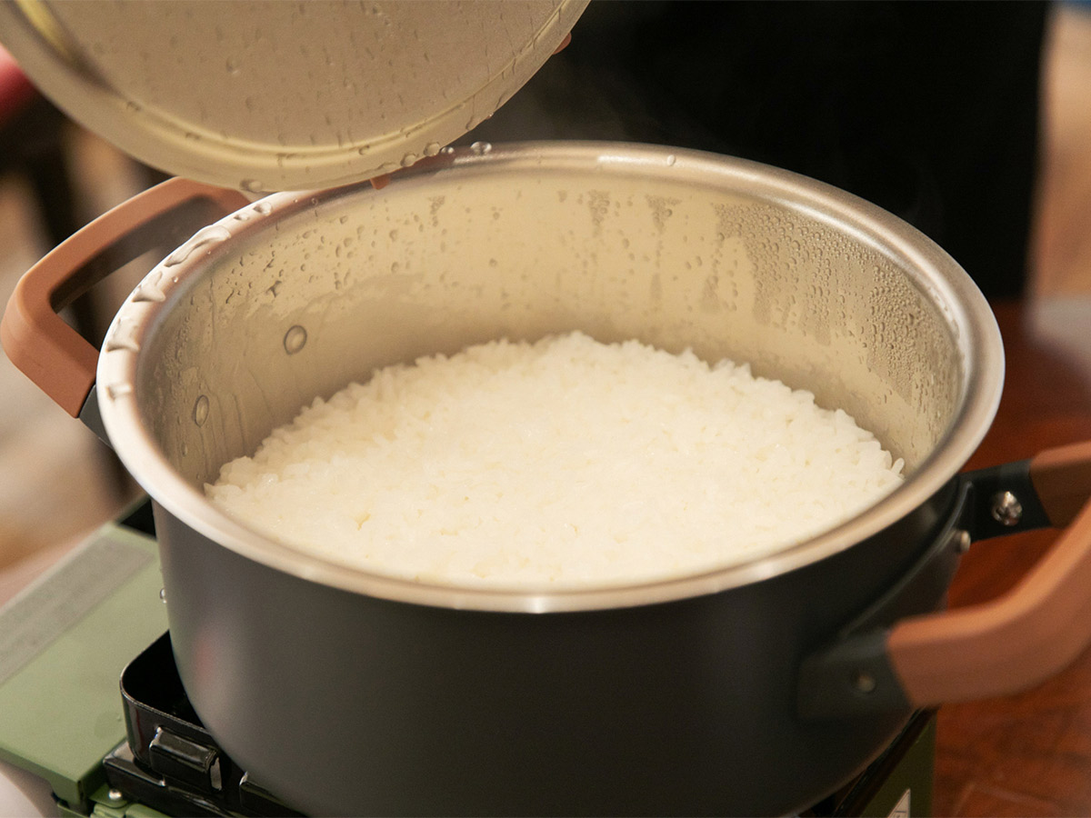 粒立ちよく炊きあがったご飯