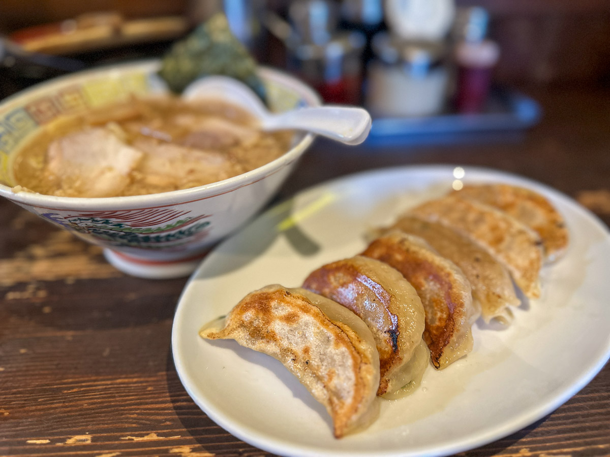 餃子が旨い東京のラーメン屋。セレブな街・麻布十番の『麻布ラーメン』の餃子とは?