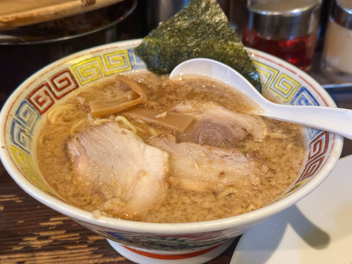 「とんこつ醤油ラーメン」1000円[食楽web]