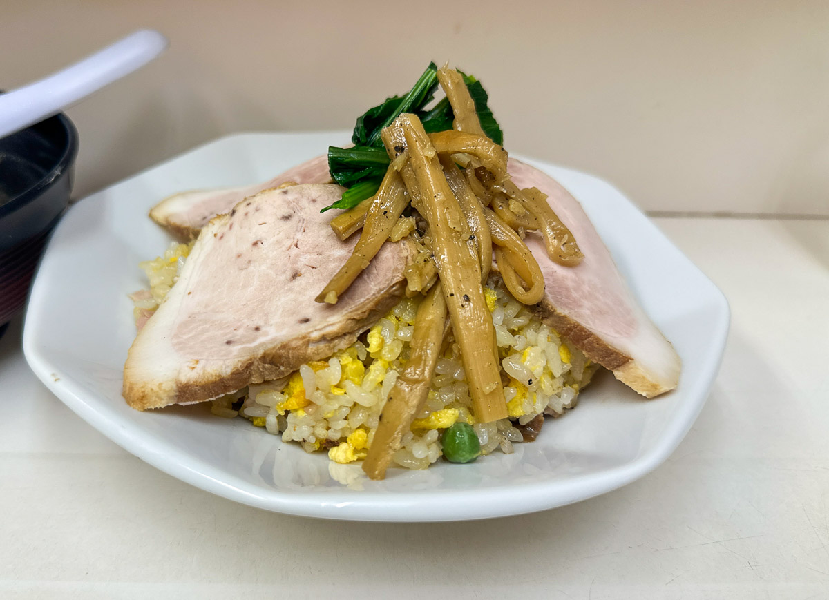 東京の炒飯マニアが激推しする新橋の町中華『三陽』の「チャーシューチャーハン」の魅力とは?