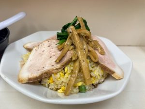 大きくて分厚いチャーシューがのっていて、なんだか嬉しくなります