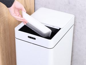 手をかざすだけでフタが開きます