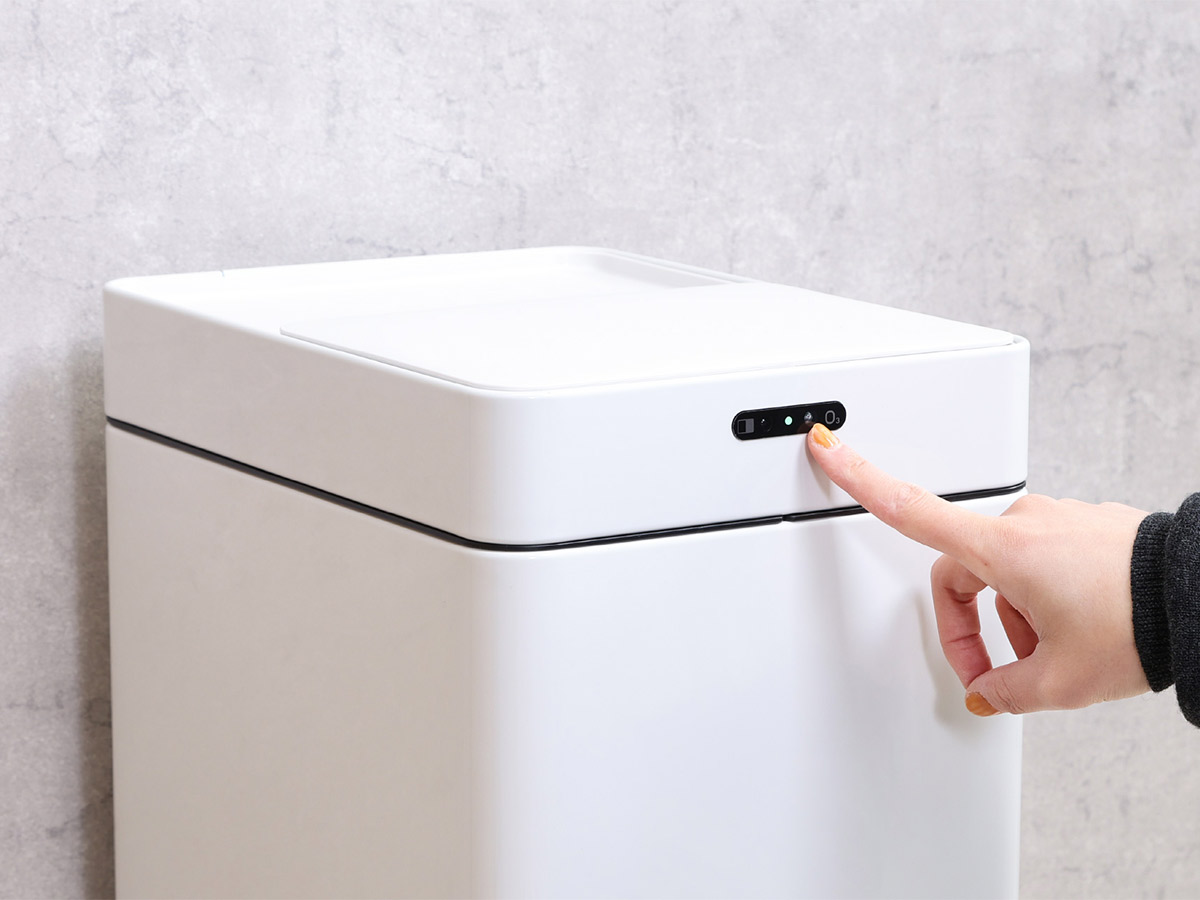 「O3ボタン」を長押しするとボックス内にオゾンを放出。生ゴミやオムツのニオイやペット臭などの悪臭成分を分解・消臭