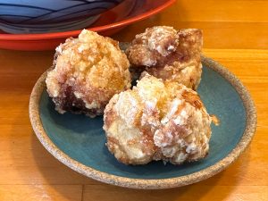 特製から揚げは、お持ち帰り用で12個980円〜