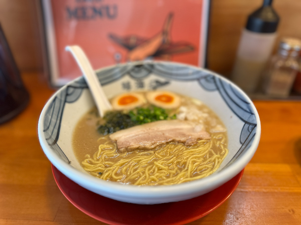 「焼きあご豚骨らーめん」[食楽web]