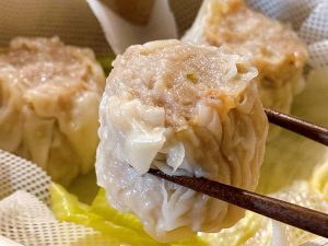 お箸で持ち上げると重量感を感じるビッグサイズ