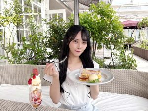 【STU48吉田彩良さんの私が恋する白いカフェ3】デパート屋上で日常からトリップしちゃうお洒落スポットでパフェを