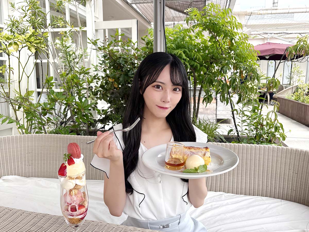 【STU48吉田彩良さんの私が恋する白いカフェ3】デパート屋上で日常からトリップしちゃうお洒落スポットでパフェを