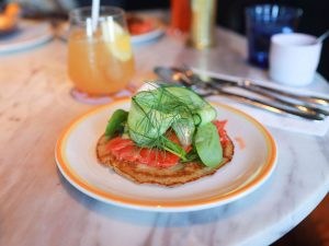 そば粉を使ったセイボリーパンケーキ「そば粉とスプリングオニオンのパンケーキ」