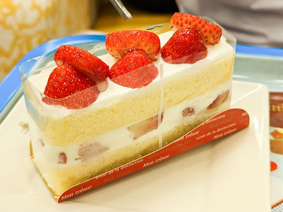 食後は、苺のショートケーキをいただきました