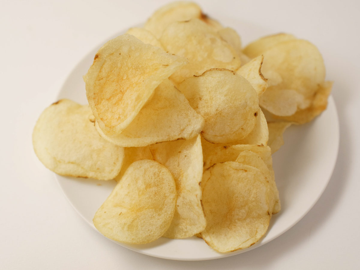 おやつにおつまみに。イギリスではサンドイッチの付け合せにも欠かせません