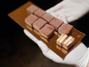 写真は試食用の「バー グラッセ」