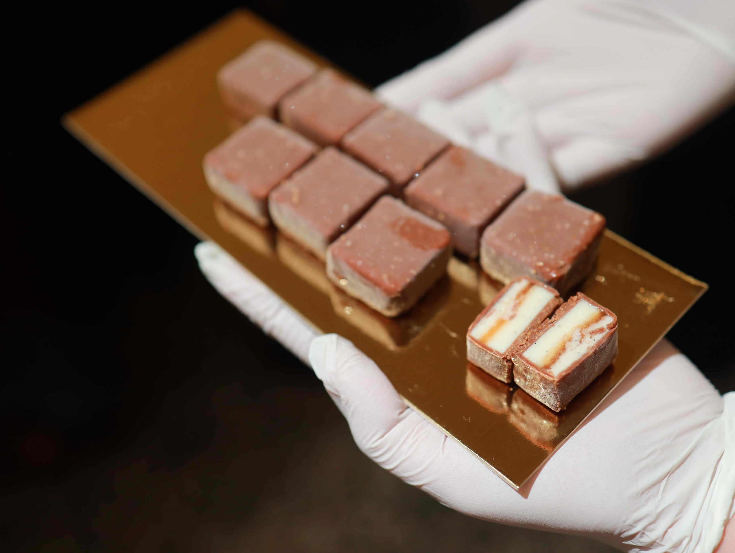写真は試食用の「バー グラッセ」