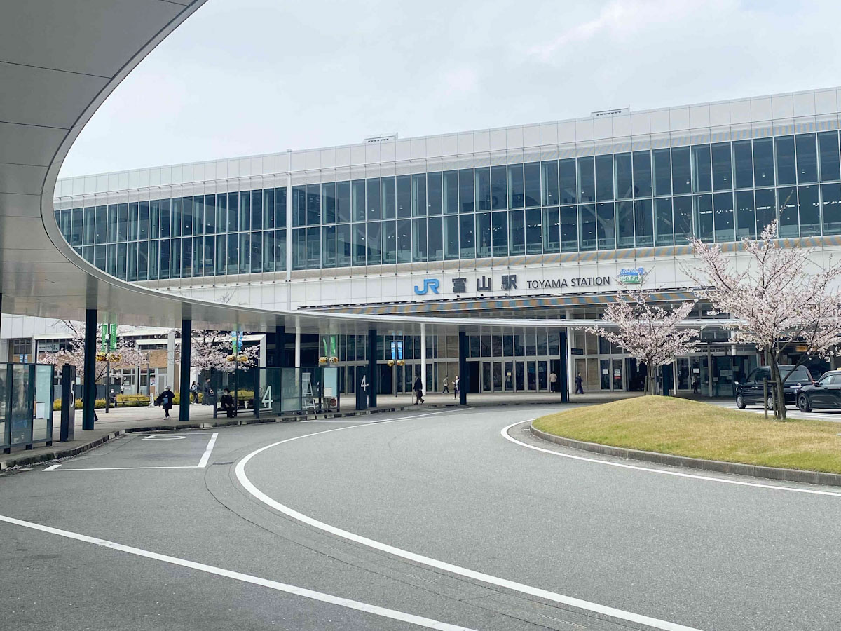 富山駅