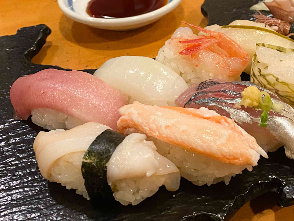 ネタの鮮度もさることながら、赤酢と白酢を独自にブレンドしたシャリも最高