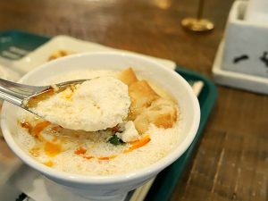 鹹豆漿はよく混ぜて飲むのが美味しい食べ方とのこと [食楽web]