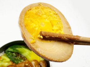 煮卵の茹で加減、味付けもまさに「ザ・台湾」