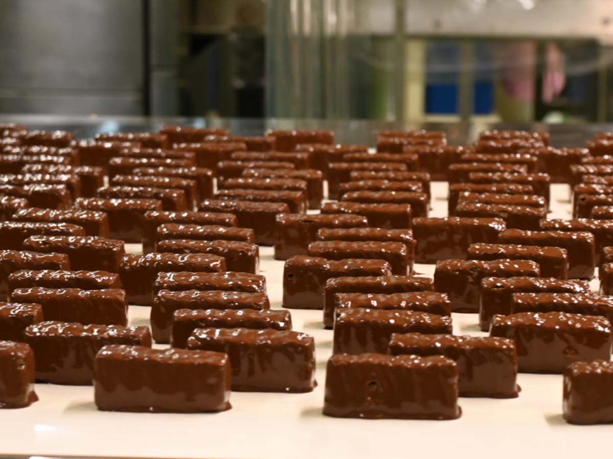 メリーチョコレートの人気菓子“ミルフィーユ”製造工場に潜入！サクッと滑らかなおいしさの秘密とは？