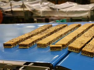 2つのスライサーで縦と横にカットすれば、おなじみのサイズに