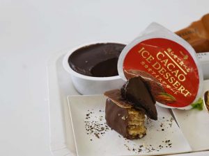 「アーモンドミルフィーユ」に「カカオアイスデザート」をトッピング [食楽web]