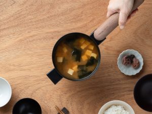 人気の鉄フライパン「フライパンジュウ」にスープ料理に特化した「フライパンジュウ スープS」が新登場。その実力とは