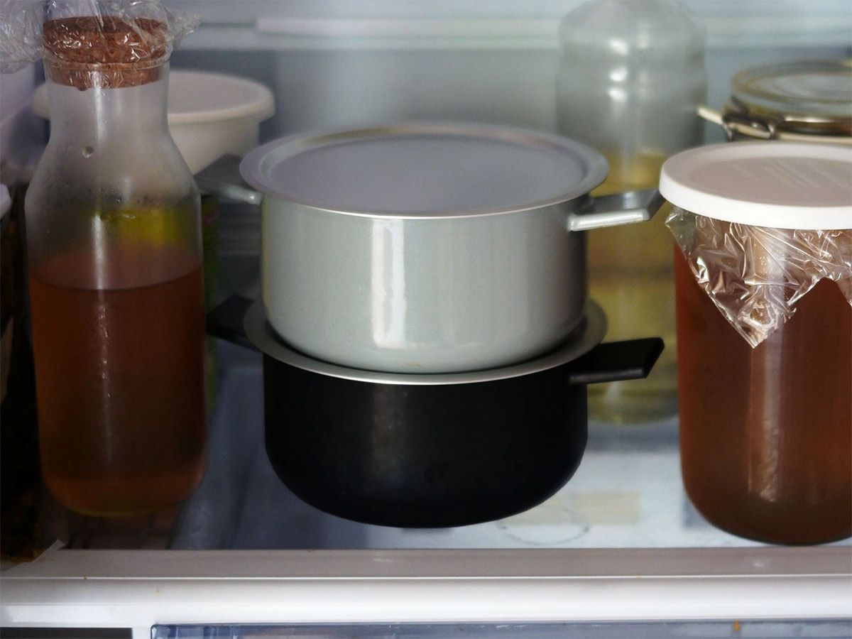 別売りの専用アルミ製フタ「STACKABLE LID 140」（2750円）があれば、重ね置きも可能に