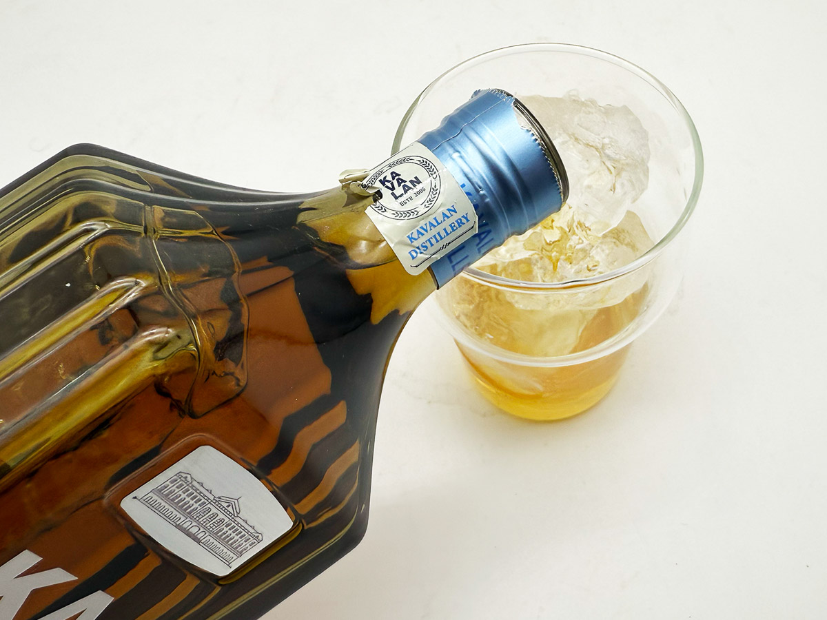 実際に「KAVALAN」を飲んでみましょう