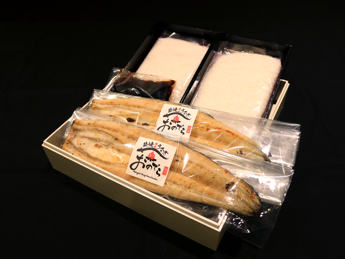 「薪焼うなぎ 銀座おのでら 本店 ご自宅うな重セット」(2名分)8,640円。送料は全国一律1,800円