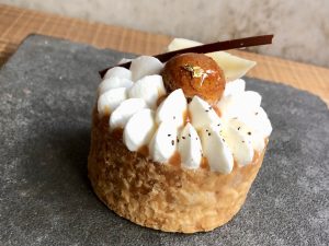「ロイヤルチャイとヤマト醤油のサントノーレ」800円
