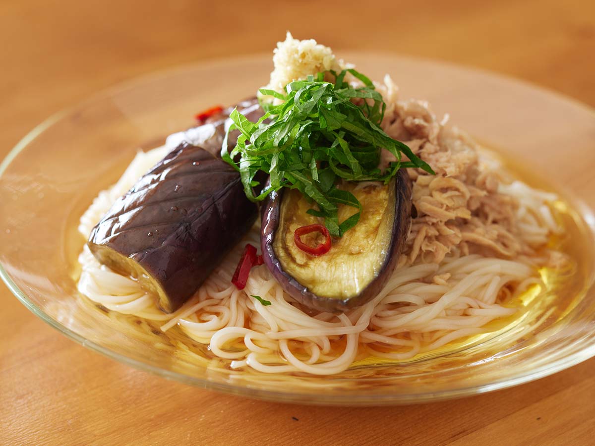 【週末の作り置き】旬のナスを大量消費!「焼きナスの南蛮漬け」とそうめんぶっかけレシピ