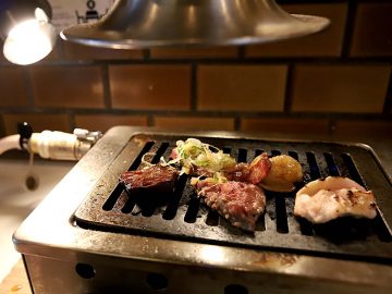 ガッツリと朝焼肉、かすうどん！大阪・心斎橋の『焼肉ホルモン 龍の巣』で絶品モーニングを楽しんできた